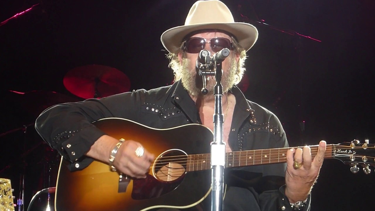 Hank Williams, Jr. - Dinosaur/There's a Tear in my Beer (Live in Houston - 2014) HQ
