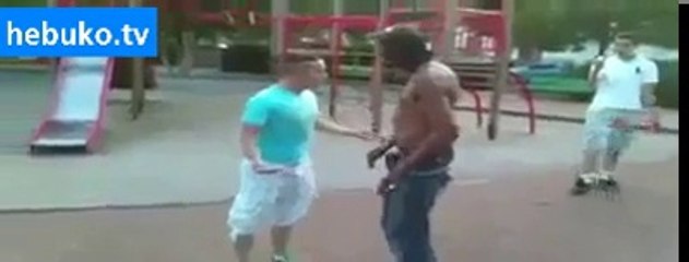 tek hareket ve game over!!! - boyuna güvenip artislik yapan eleman dersini alıyor..