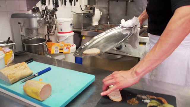 Sur le chemin de l'emploi, Tewfik, stagiaire de l'E2C et cuisinier