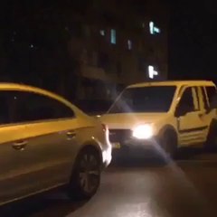 Trafikte her önüne gelene ağalık taslamayacaksın... :) OhaBe.Tv