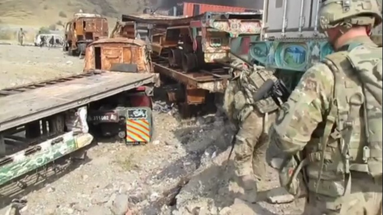 Afghanistan: des véhicules de l'Otan détruits par les talibans