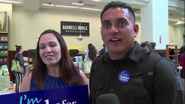 Hillary Clinton dédicace ses mémoires à Los Angeles