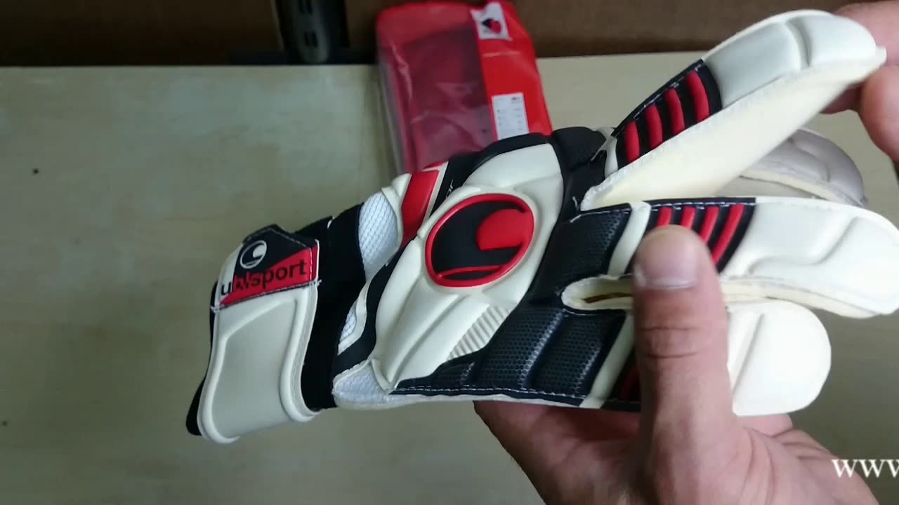 Uhlsport Eliminator Absolutgrip Rollfinger présenté par Univers du Gardien