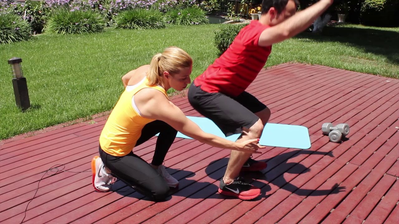 Kalça ve Karın Kaslarını Çalıştırmak için "Overhead Squat" - Her Yerde Spor