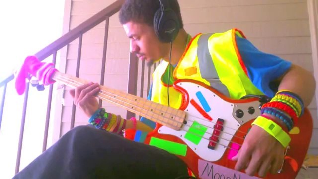 MonoNeon x Iannis Xenakis: Mikka