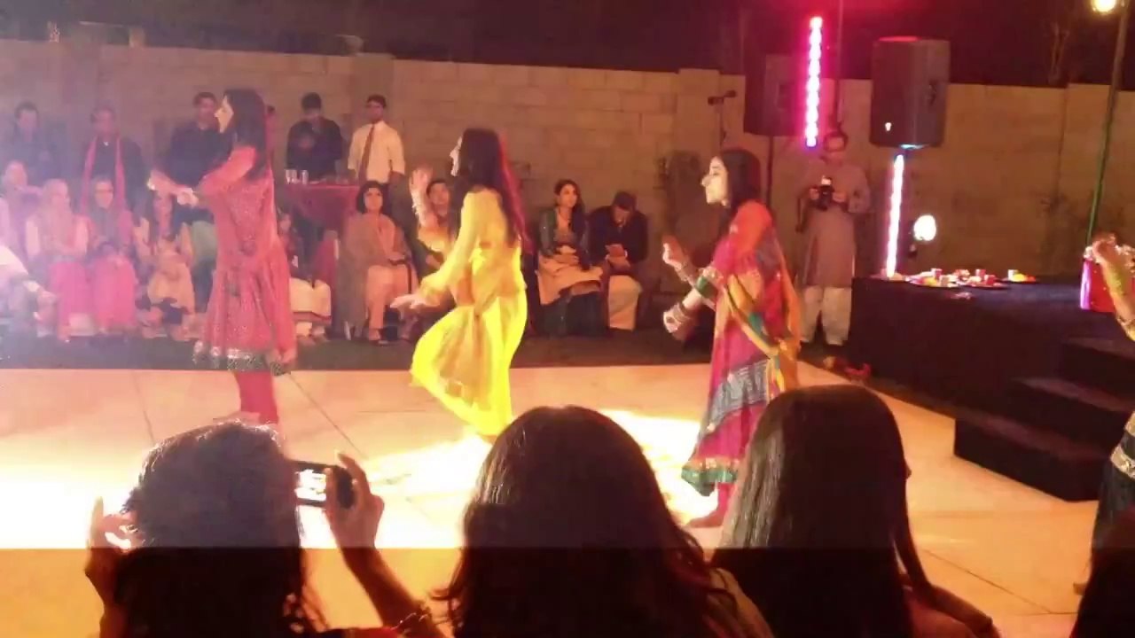 Pakistani Mehndi Dance New AMAZING