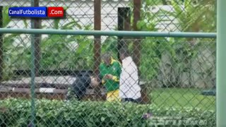 Neymar finge estar lesionado | Neymar es visto caminando | Alemania 7-1 Brasil 2014