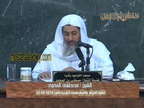 رجل نوى السفر فأفطر في بيته، لجهله، ثم سافر فهل عليه شيء