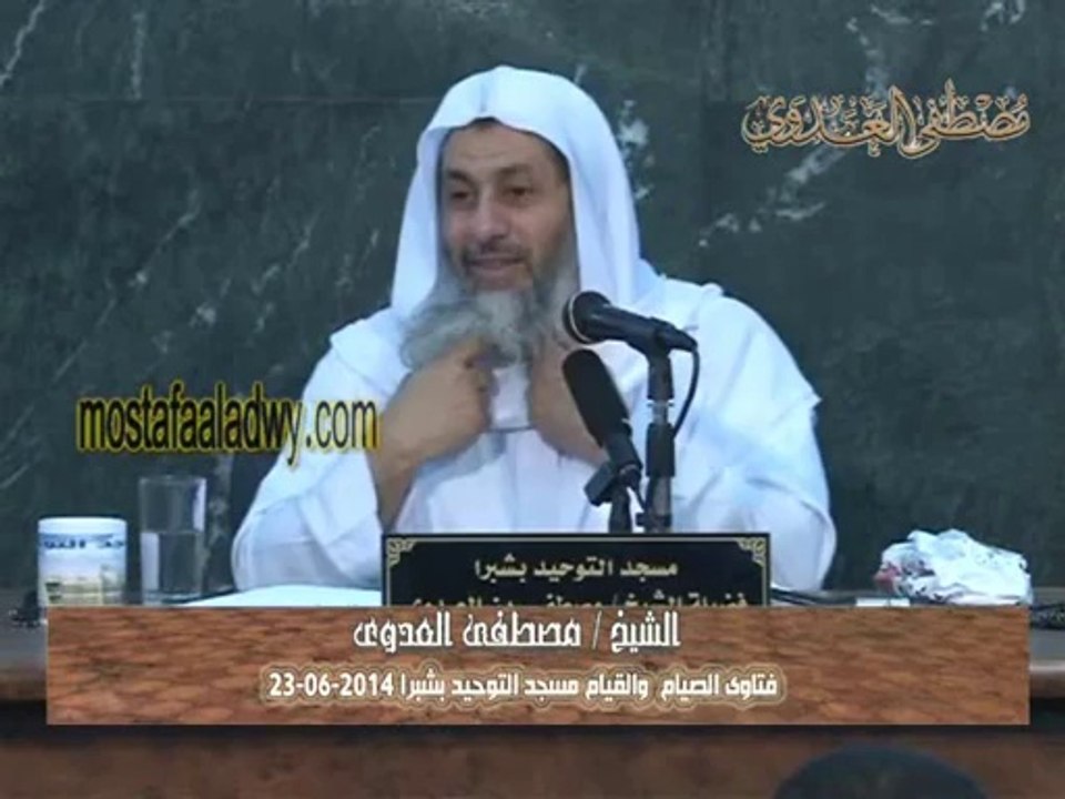 في فجر رمضان في أثناء الصلاة مثلاً يكون الصائم ممتلىء البطن، وعندما يريد أن يخرج الهواء يخرج شيئاً م