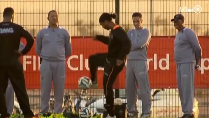 Ronaldinho - Freestyle At Training - 2013 2014 - Atletico MG [NEW!!]