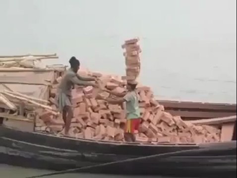 Indian Man Carrying Bricks on the head - Must Watch
