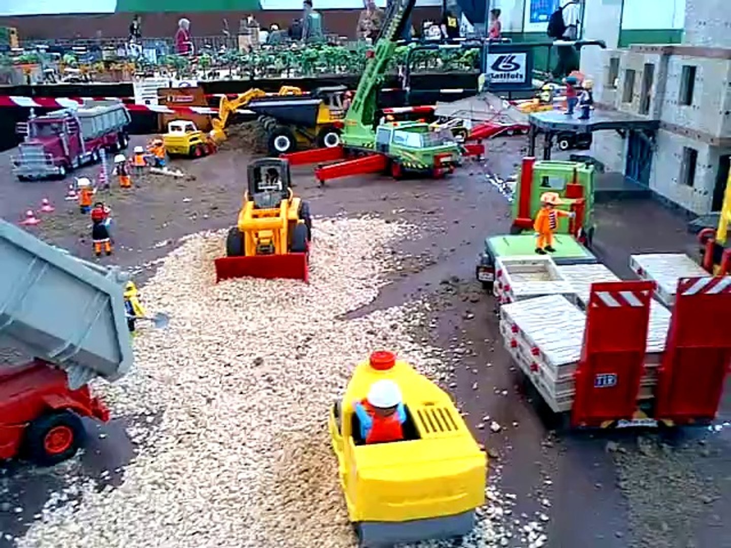 Rochechouart - exposition playmobil, les travaux publics - Vidéo Dailymotion