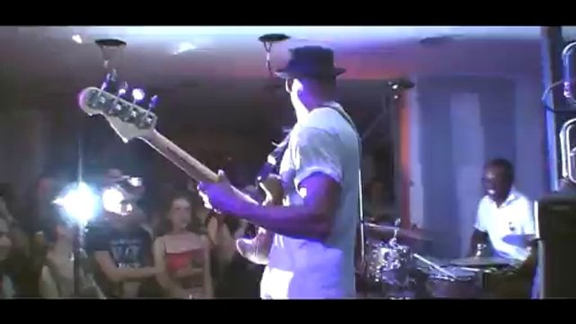 Marcus Miller - Steel Music Bass Demo (Toulon, France - 2009) THX p-troll