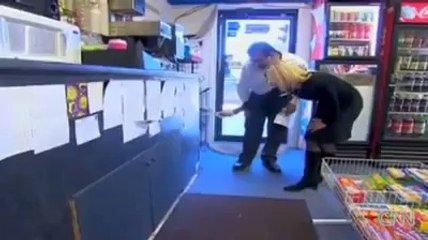 See how a Muslim Shopkeeper treated a robber, and what was the result..!