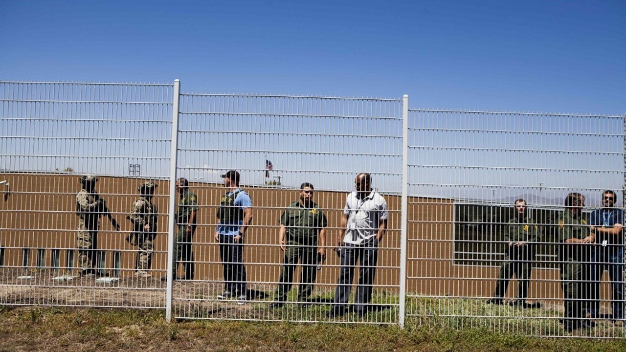 Democrat to Obama: Visit the border