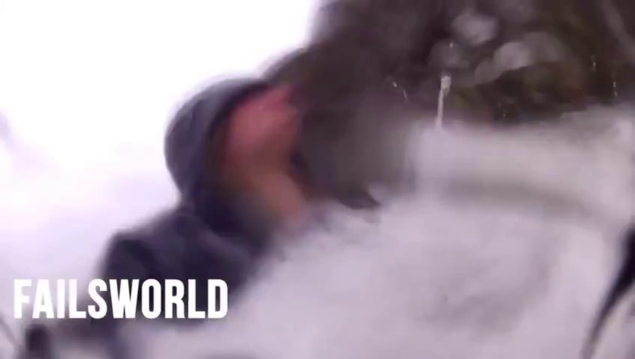 Guy Race a Wave and Lose