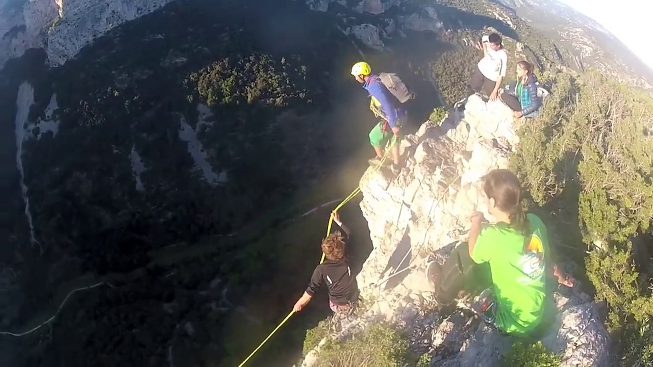 90m de Chute libre depuis une montagne, accroché à une corde : Rope jump 125 m