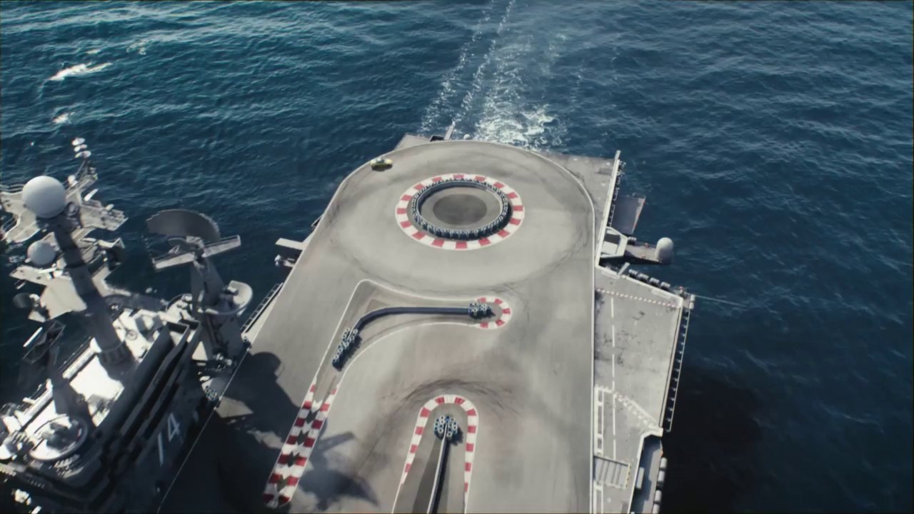 Drifter sur un circuite de malade : un porte-avion réaménagé! BMW M4 - Ultimate Racetrack
