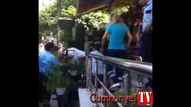 Polisten ambulans şoförüne meydan dayağı