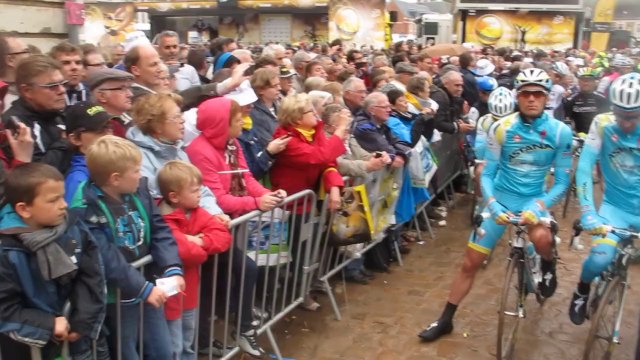 Arras : les coureurs du Tour sur le départ à la citadelle
