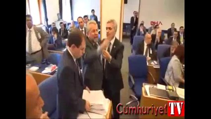 AKP'li Yüksel CHP sıralarına böyle yürüdü: Sen kimsin lan!