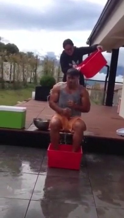 Ice challenge relévé par Patrick Osborne et Nigel Hunt