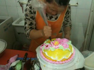 Fabrication d'un gâteau d'anniversaire en moins de 7 minutes