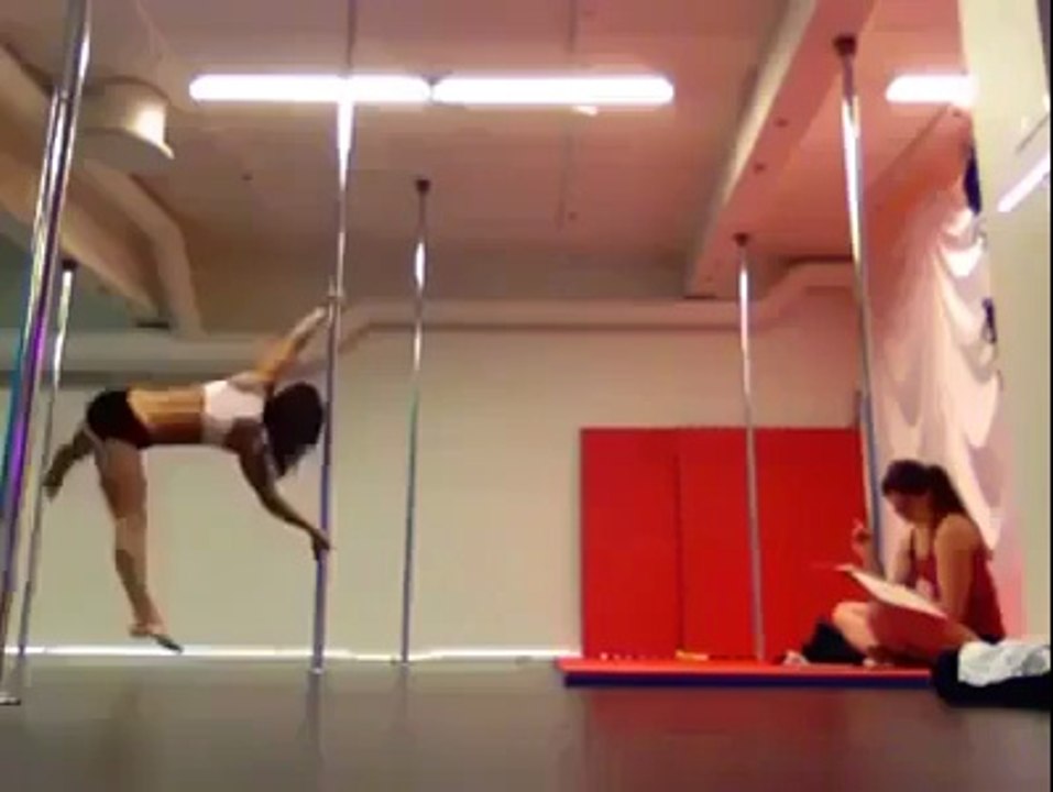 Amazing Pole Dance