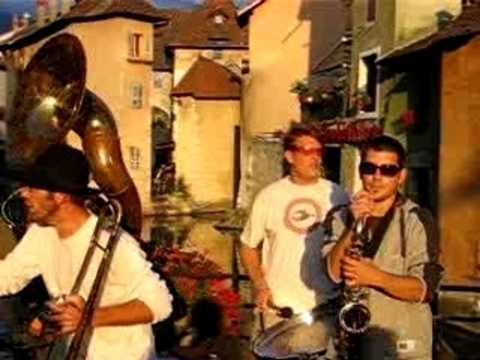 Follow us annecy