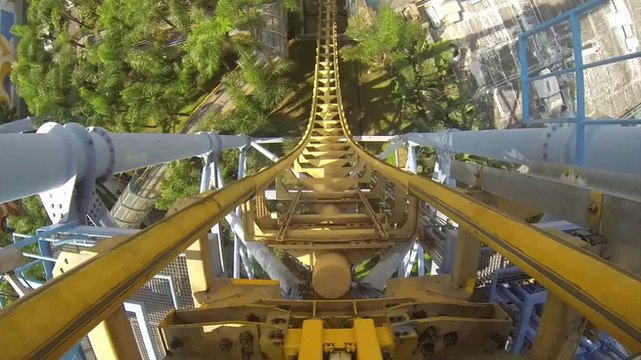 Montagnes russes de dingue : descente à 90° - Gravity Max