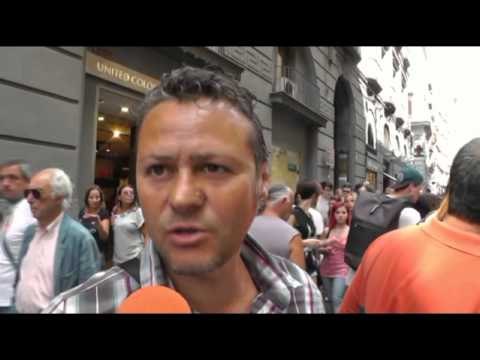 Napoli - Fiori su via Toledo per Salvatore Giordano (10.07.14)