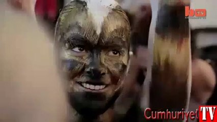 Vücut boyama ile örümceğe dönüştü