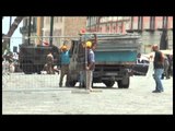 Napoli - Paura per caduta calcinacci al Palazzo Reale (10.07.14)