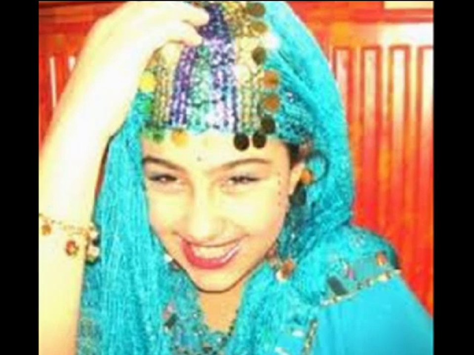 YILDIZ DEMİRKOL SAVAŞ-yıldızlıtürküler-ALNI DELMELİ YARİM