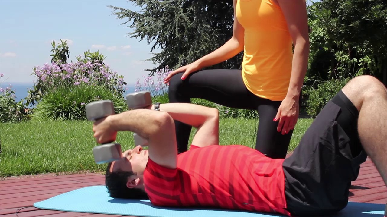 Arka Kol Kaslarını Çalıştırmak için "Lying Triceps Extention" - Her Yerde Spor