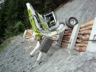 Kaiser Excavator Crossing 2 Meter Hinderance
