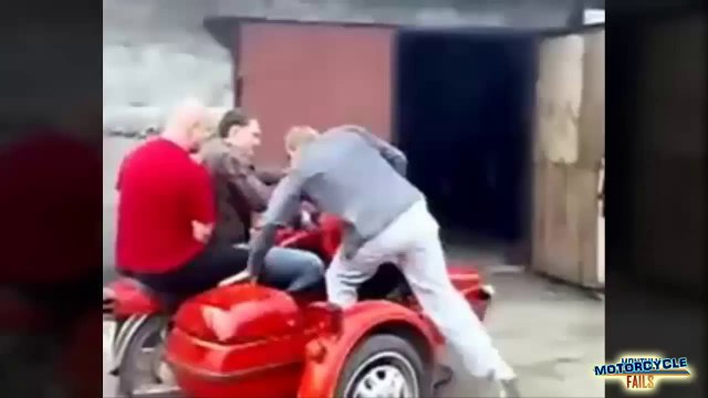 Les crashs en moto les plus débiles du mois! Compilation de taré...