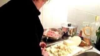 Isa prépare les crozets