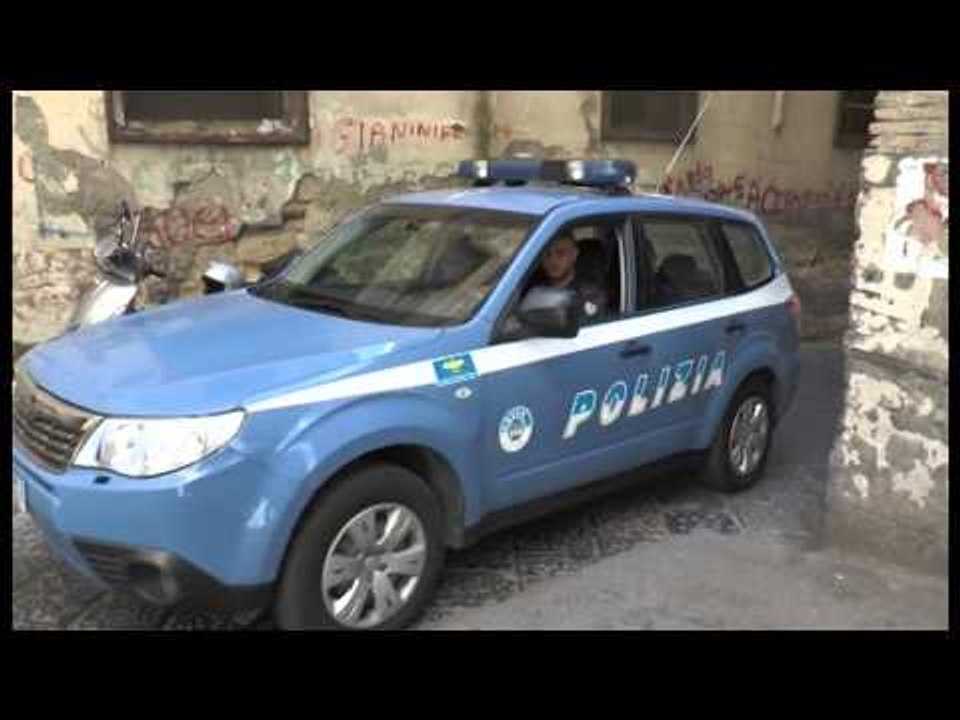 Napoli - Camorra a Forcella, pistola in cappella votiva -2- (11.07.14)