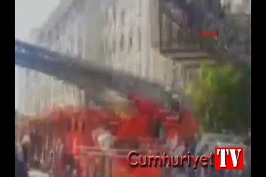 Zeytinburnu'nda patlama: Ortalık savaş alanına döndü