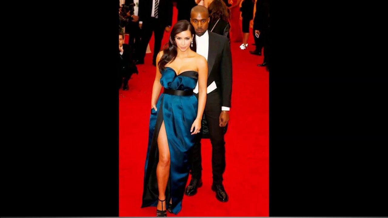 Oups ! La robe de Kim Kardashian est un peu trop ouverte !