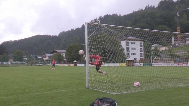 Nolan Roux garde les buts du LOSC