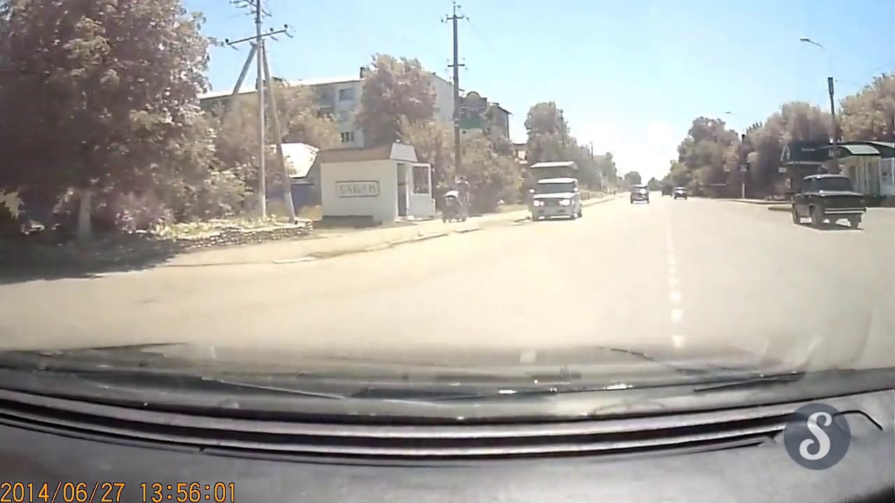 Most violent scooter crash in russia : head on the ground!