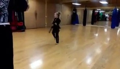 Petite fille Championne de Karaté à 8 ans