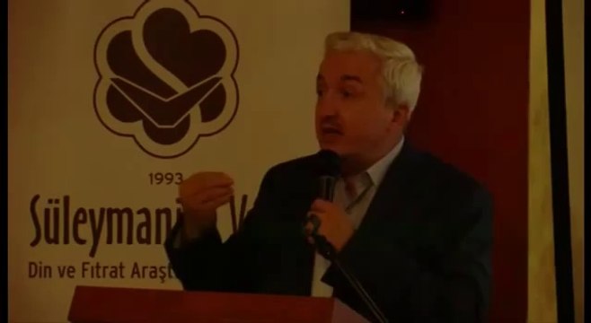 Müslüman ama bana ayet okuma diyor... Kur'an deyince suratına gazap ifadeleri yansıyor!