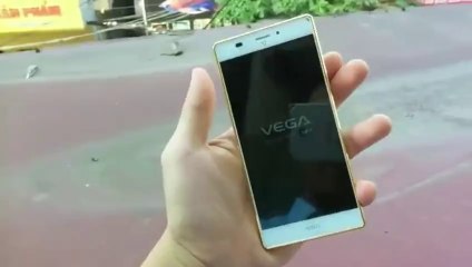 Zing Công nghệ - Pantech Vega Iron A870 mạ vàng đầu tiên ở Việt Nam