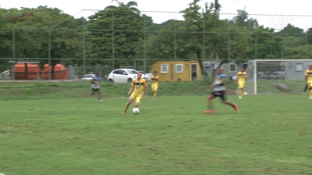 Emerson Sheik dá entrada dura e esquisita em adversário