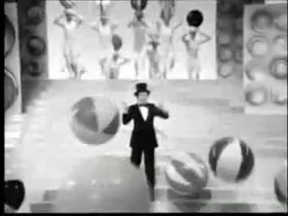 Frédéric Botton -" Attention à la grosse boule qui descend l'escalier "(1967)