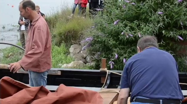 La mise à l'eau du Saint-Michel dans le port d'Etaples le 12 juillet 2014