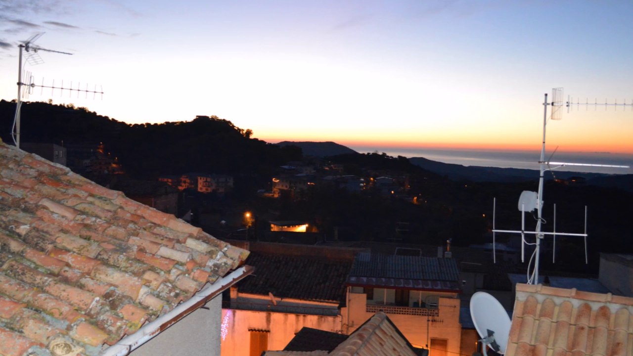 Zagarise:alba sui tetti!